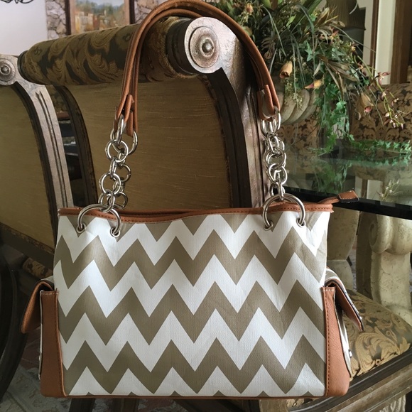 Chevron print handbag - Picture 1 of 5